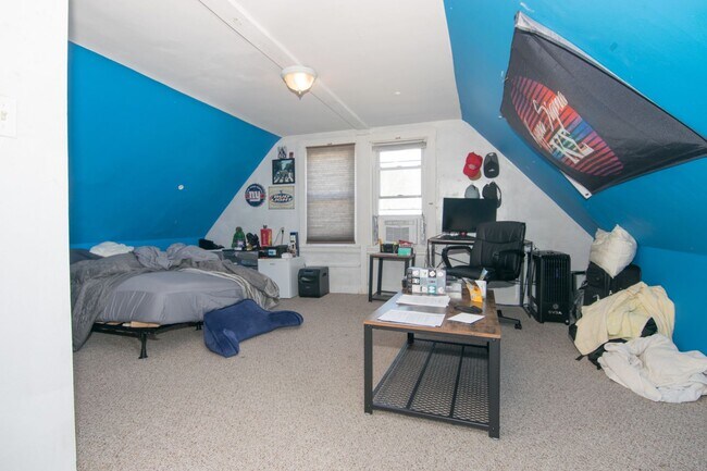 Photo - NO FEE - ALLSTON 4 BED/2 BATH - DISHWASHER, LAUNDRY ON SITE, PARKING FOR RENT