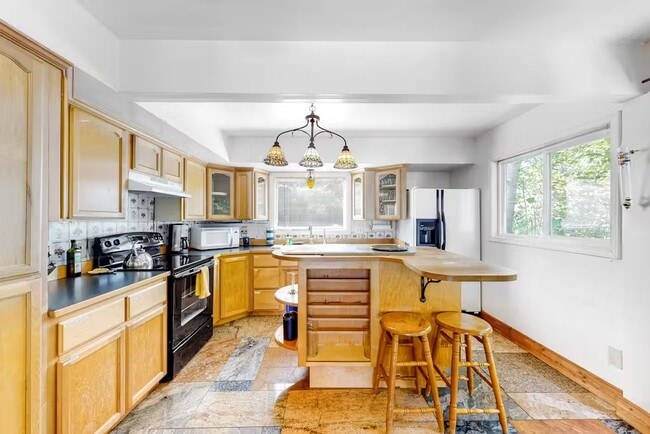 Photo - 263 Lakeshore Dr