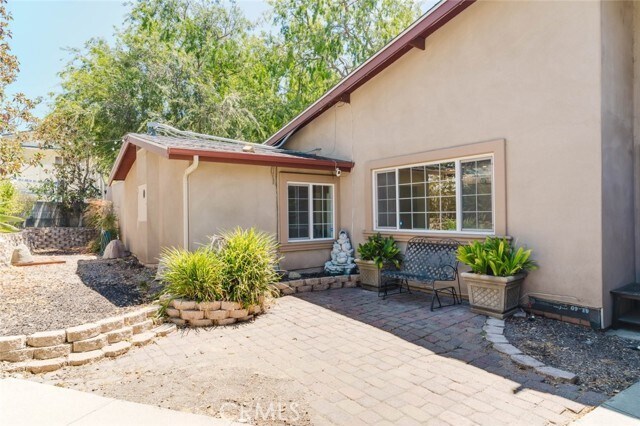 2234 E Hillcrest Dr