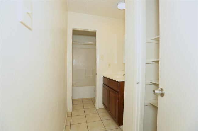 Photo - 1131 Gifford Rd