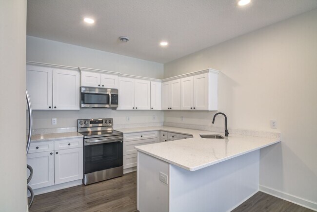 Photo - 762 Oak Moss Pl Townhome