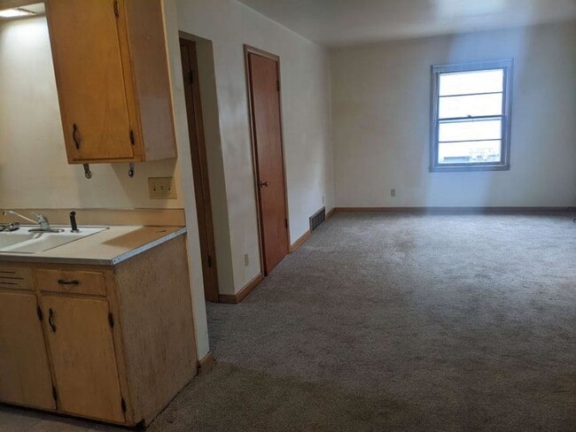 Photo - 1121/1123 Tower Ct Unit 1123 Tower Ct