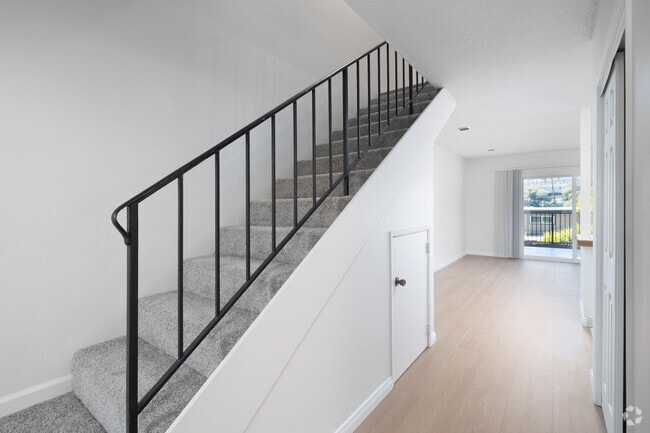 2BR, 1.5BA - 1,250SF - Extra Storage