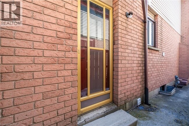 Photo - 404 Stone Church Rd E