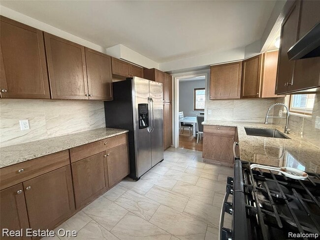 Photo - 6845 Plainfield St