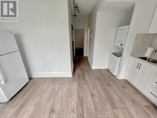 Photo - 454 Bloor St W Unit 1
