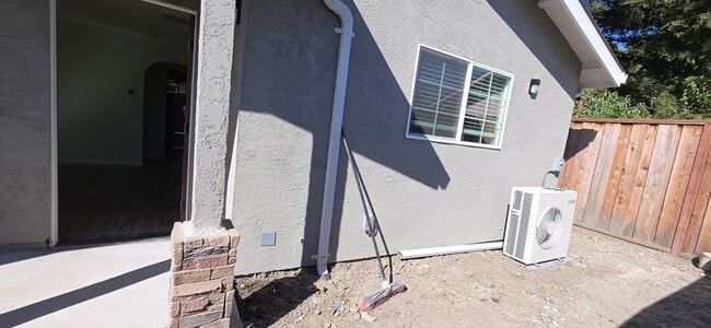 Building Photo - 32944 Bluebird Loop