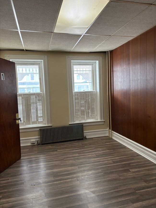 Building Photo - 1233 W Chew St Unit 1 Rental