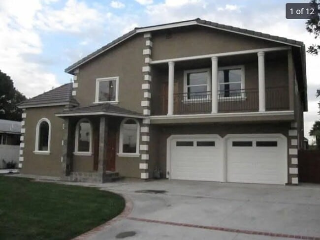 Building Photo - 4 Bed with Dual Master Bedrooms