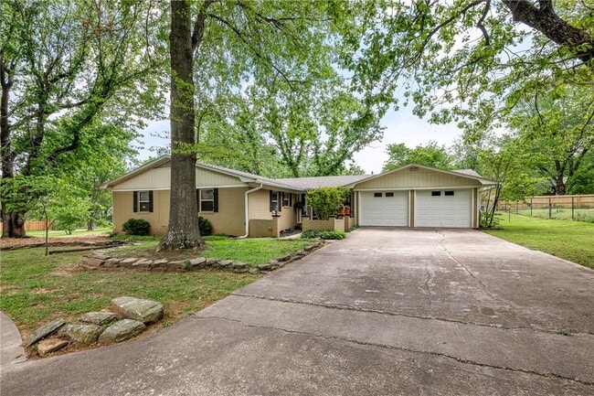 Building Photo - 2917 Mayberry Ln