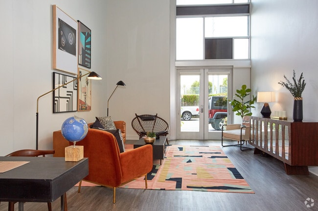 1BR, 1.5BA - 996 SF