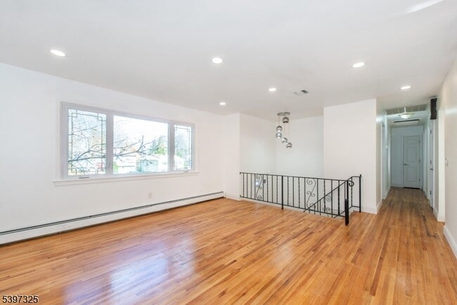 Photo - 4 Maureen Ct