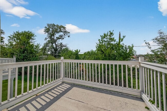 Photo - 714 Zoe St