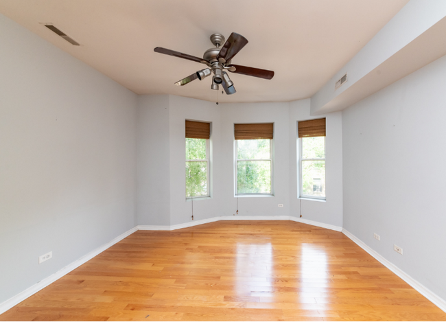 Building Photo - 3215 W Altgeld St Unit 2