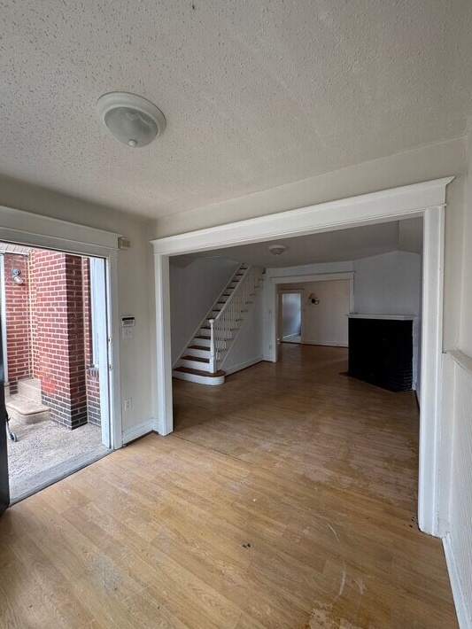 Building Photo - 1939 Plymouth St