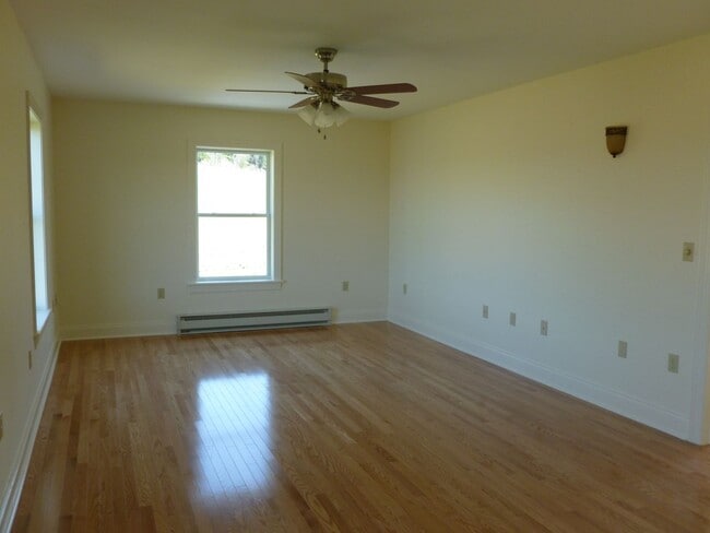 Building Photo - Big Stuff House Unit 3