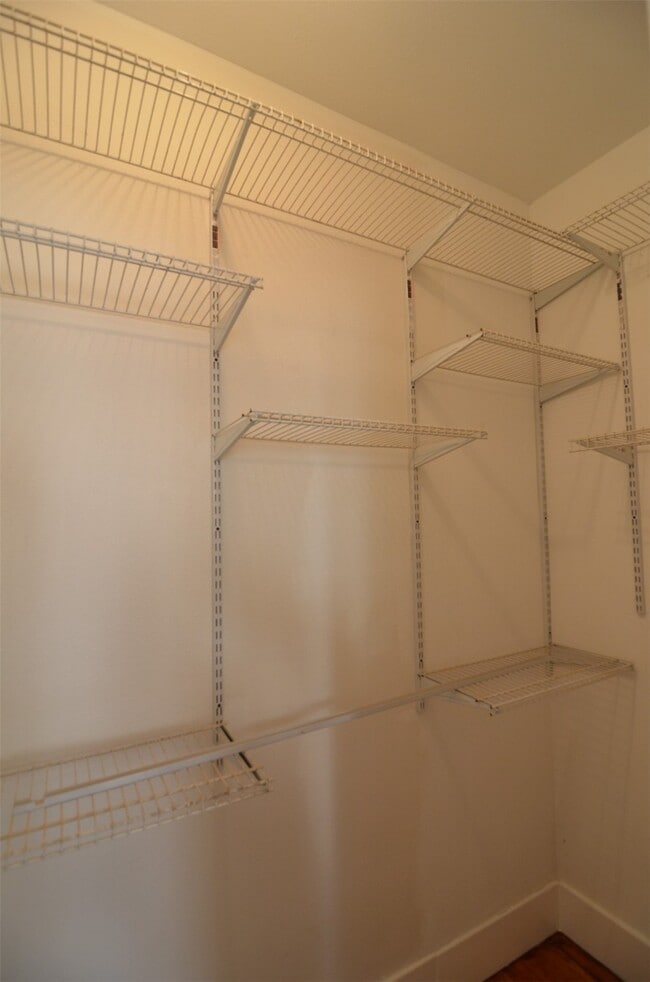 Building Photo - 2120 McKee St Rental