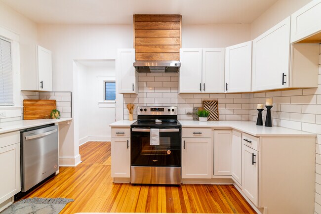 Photo - 527 Eldon St