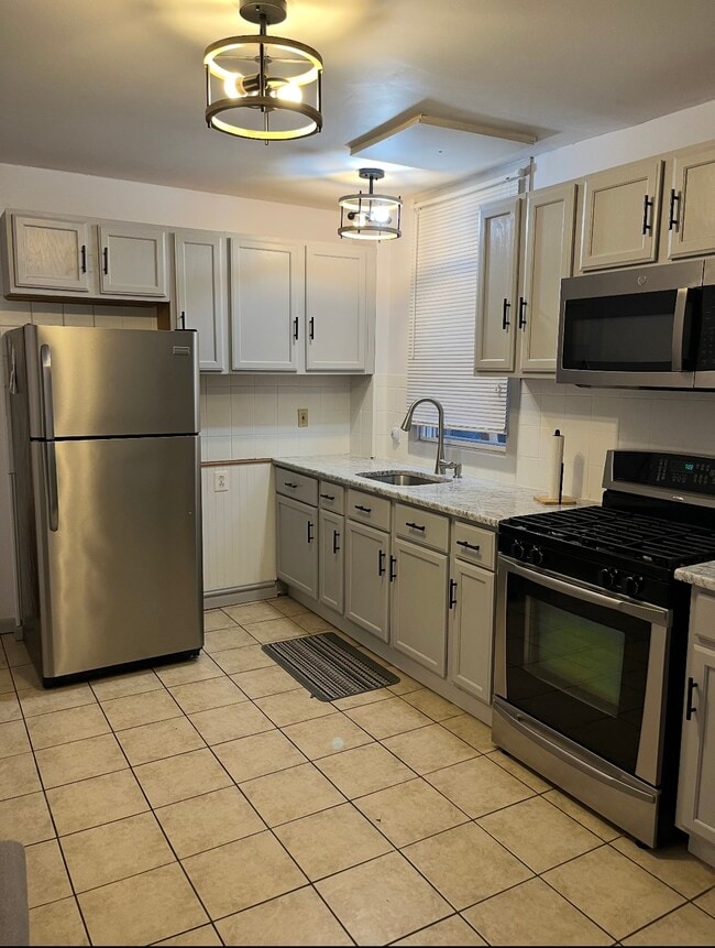 Photo - 128 W Chestnut St