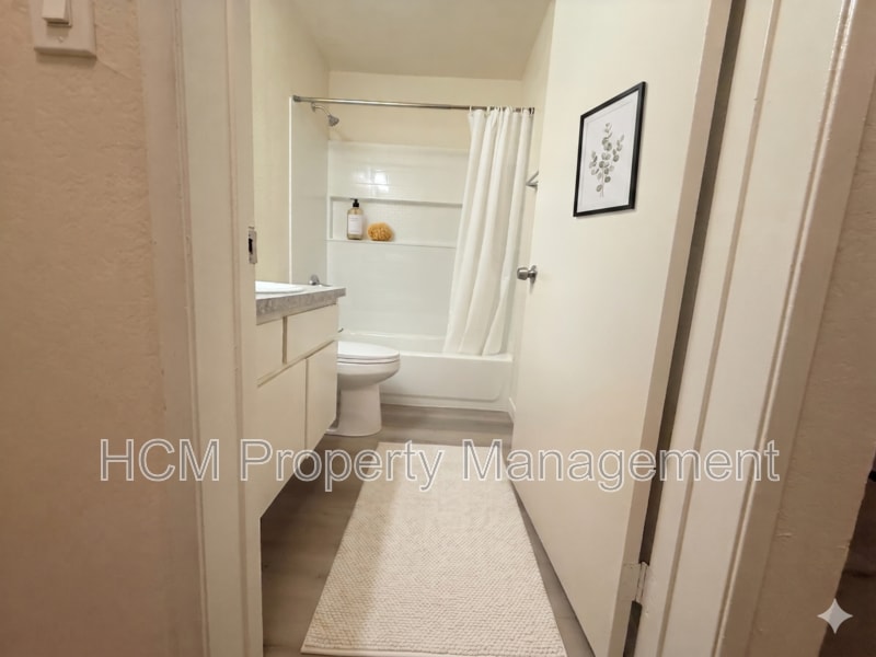Photo - 10042 Commerce Ave