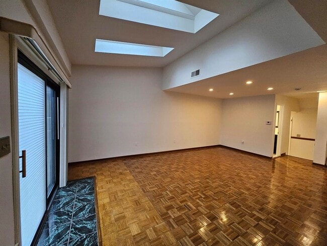 Photo - 806 Spinnaker Ct