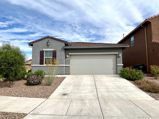 4 Bedroom Home with Community Pool in Vail... - 4 Bedroom Home with Community Pool in Vail...