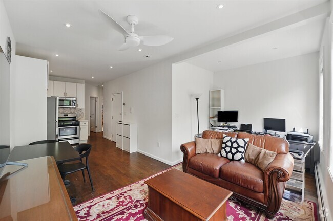 Building Photo - 242 6th St Unit 2 Rental