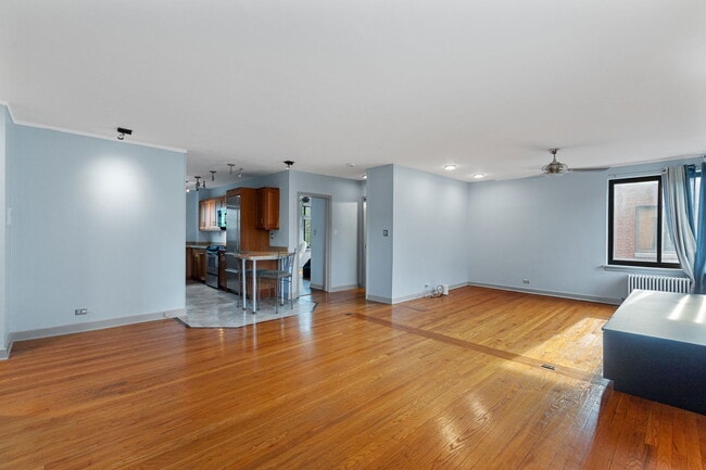 Building Photo - 1208 W Chase Ave Unit 3D Rental