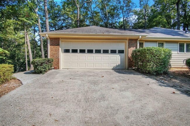 Photo - 2052 Old Forge Way