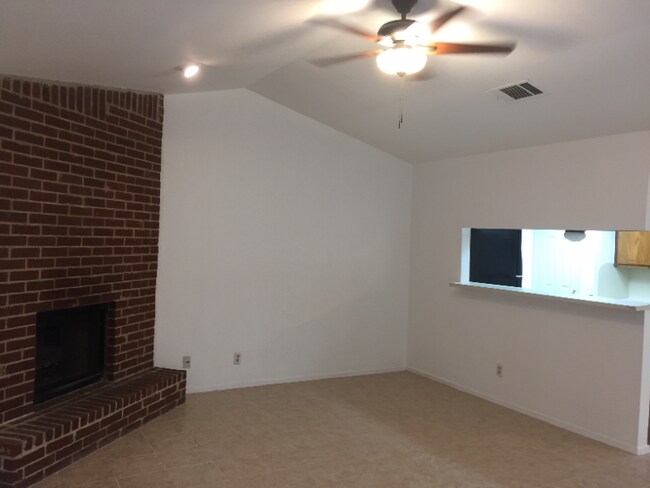 Photo - 1604 Waterloo Tr