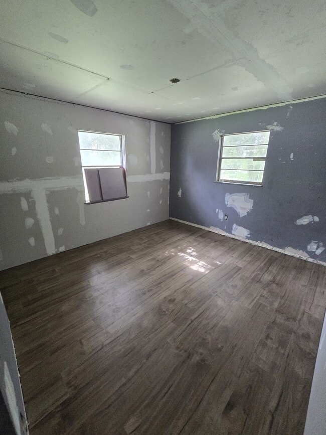 Photo - 122 3rd St SW