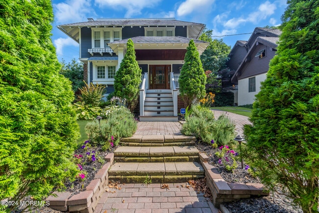 1318 Locust Dr