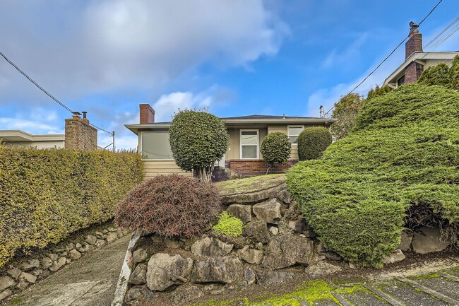 Photo - Updated 2bed/1bath Home with Attached Garage in Fremont!!