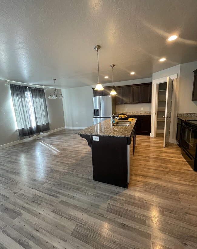 Photo - 3947 W 1750 N