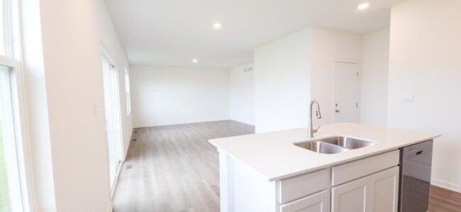 Photo - 108 Cressmoor Blvd