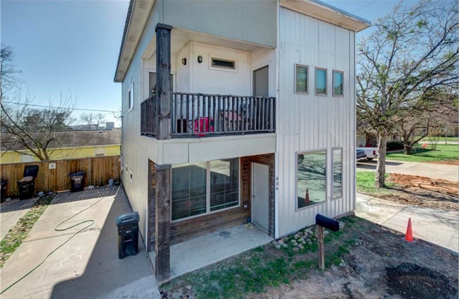Photo - 806 Nimitz St