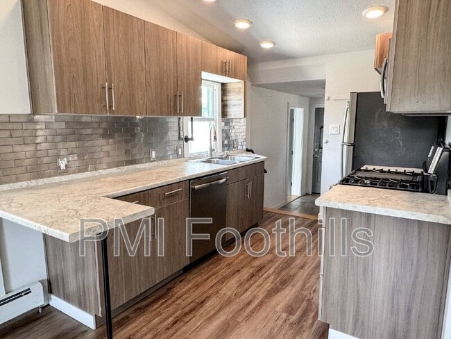 Photo - 825 E Dartmouth Ave