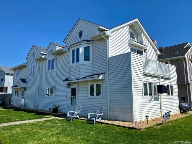 Building Photo - 680 W Beech St Unit B