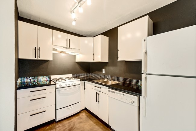 Photo - West 7th Apartments