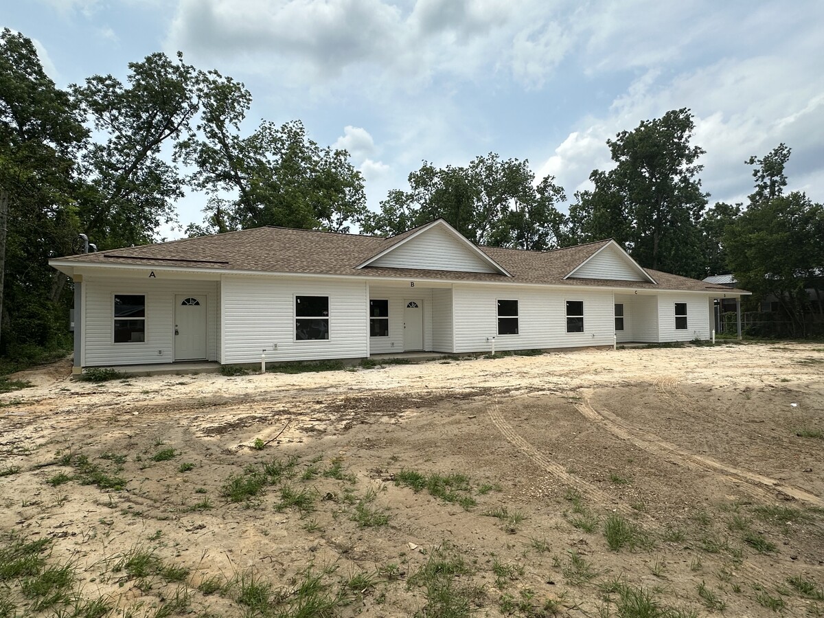 Photo - 1205 Winona Ave Apartments