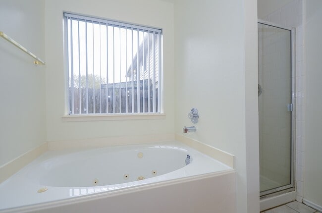 Building Photo - 627 Easy Jet Dr Rental