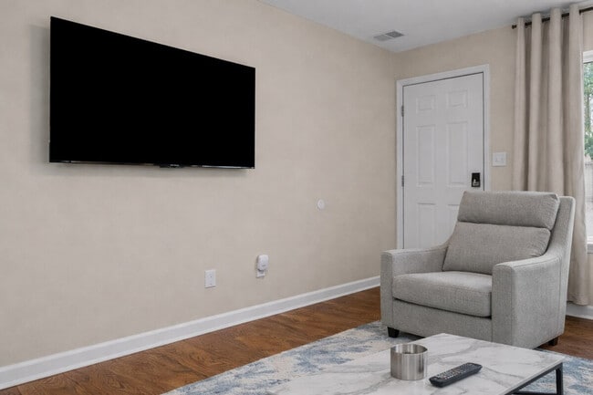 Building Photo - 18447 Sharon Ln Unit SI ID1032337P