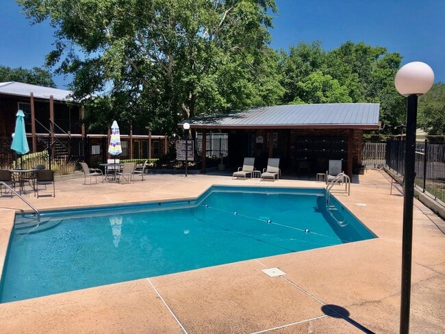 Photo - Spacious 1 Bedroom Unit Penthouse Gardens- 1550 East 2nd Street