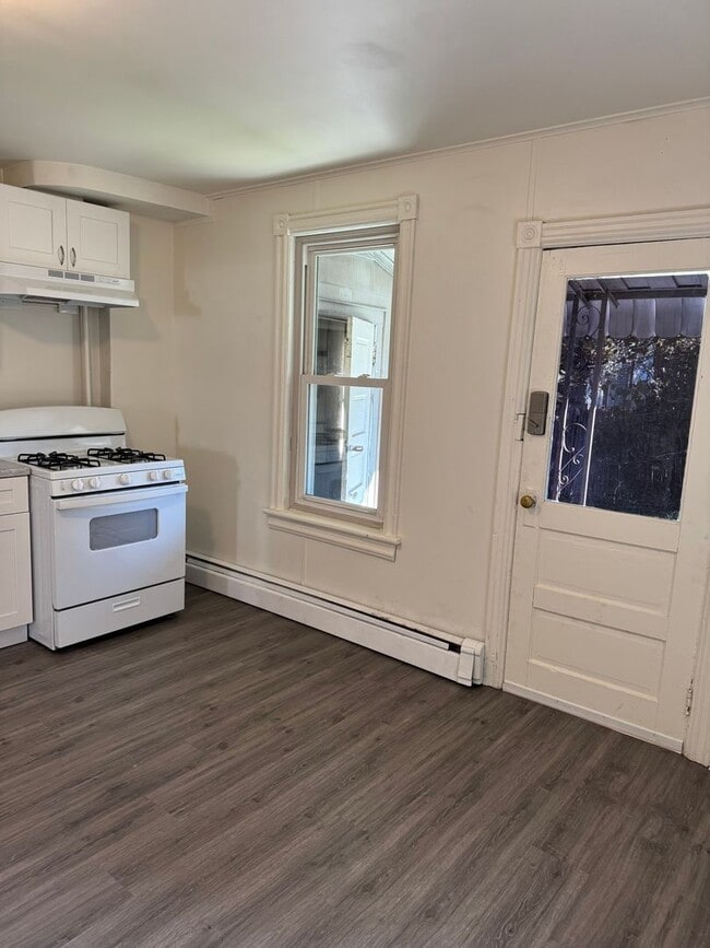 Photo - 3 Bedroom / 1 Bathroom Home in Allentown!