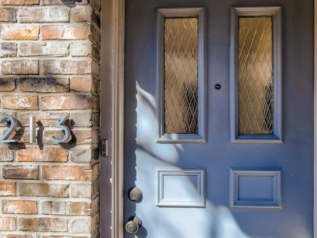 Building Photo - 1404 Norwalk Ln Unit 213