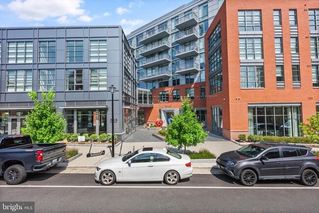 Building Photo - 1201 N Royal St Unit 706