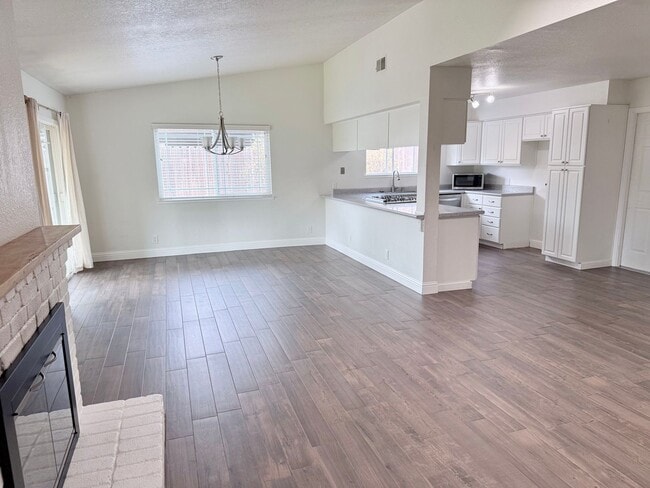 Photo - 906 Oak Ridge Dr