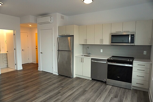 Photo - 258 Carruthers Av