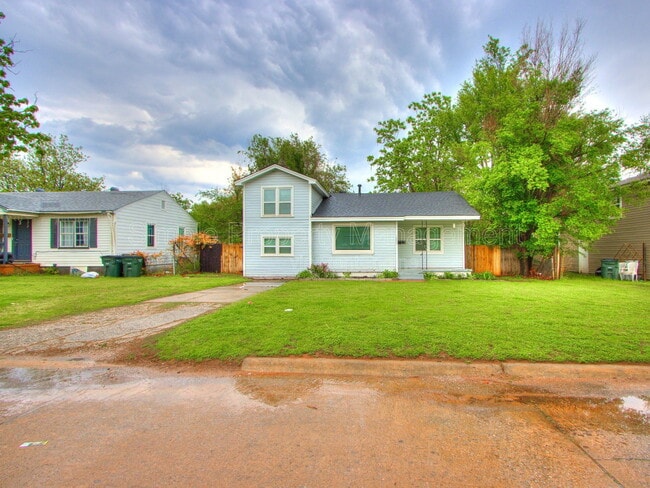 Building Photo - 1800 Hampton Rd