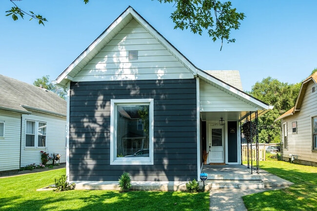 Photo - 844 River Ave